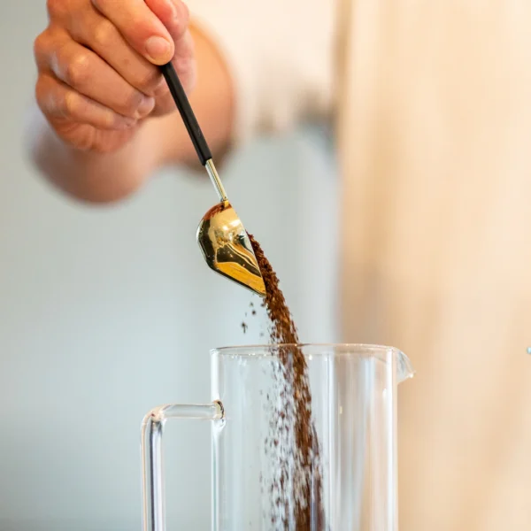 Coffee scoop pouring